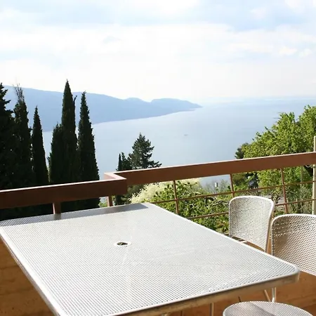 In Der Zweiten Etage Mit Balkon Apartment *