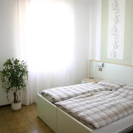 In Der Zweiten Etage Mit Balkon